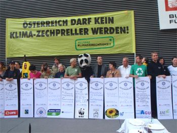 Demo vor dem Wiener
                                Finanzministerium